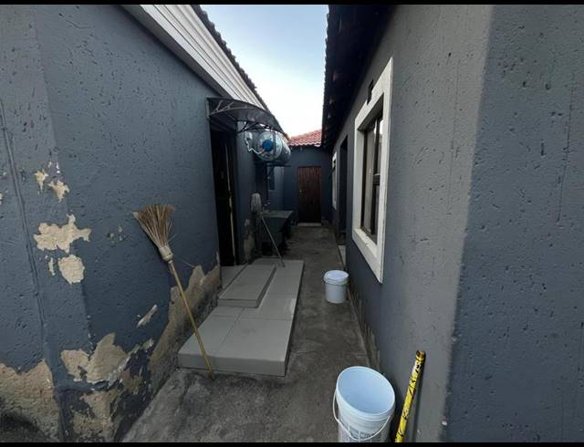 2 BEDROOM HOUSE FOR SALE IN MOLAPO